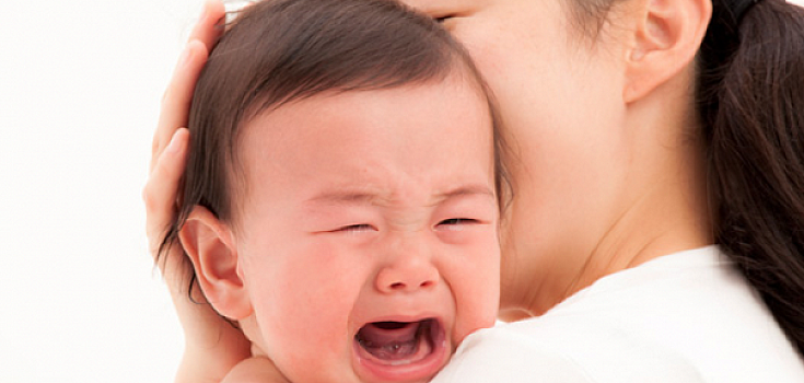 Tips Mencegah dan Mengatasi Bayi Rewel di Malam Hari